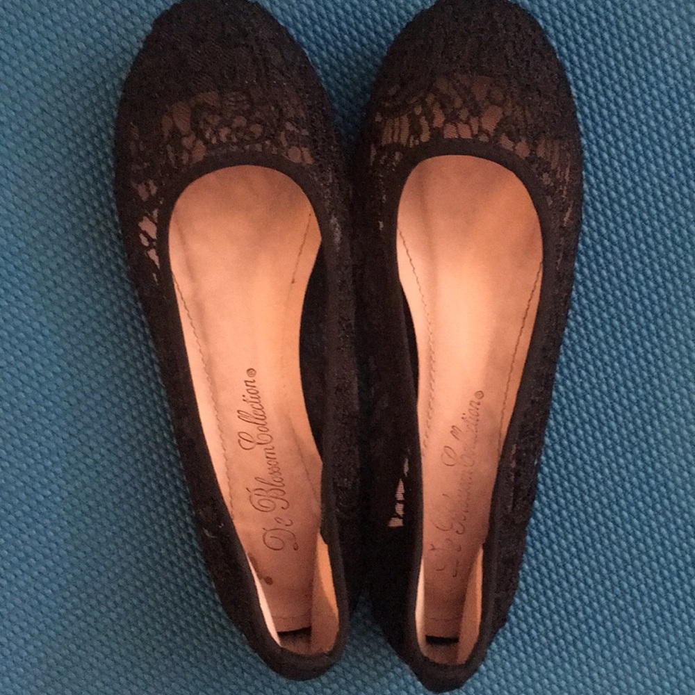 Black lace flats 7.5